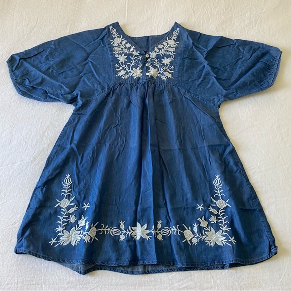 Dresses & Skirts - Floral Chambray Dress